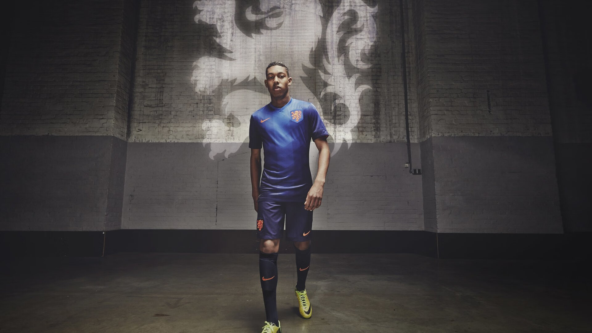 切尔西平局：波切蒂诺的换人调整引争议，主帅波切蒂诺